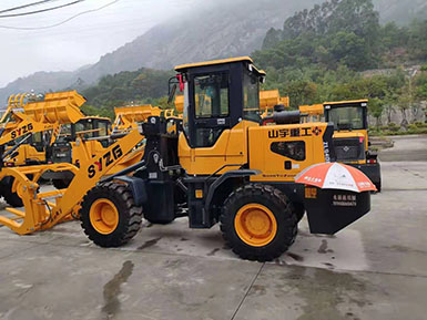 恭喜羅總喜提新車，山宇裝載機(jī)940走起，山宇重工，助您成功！